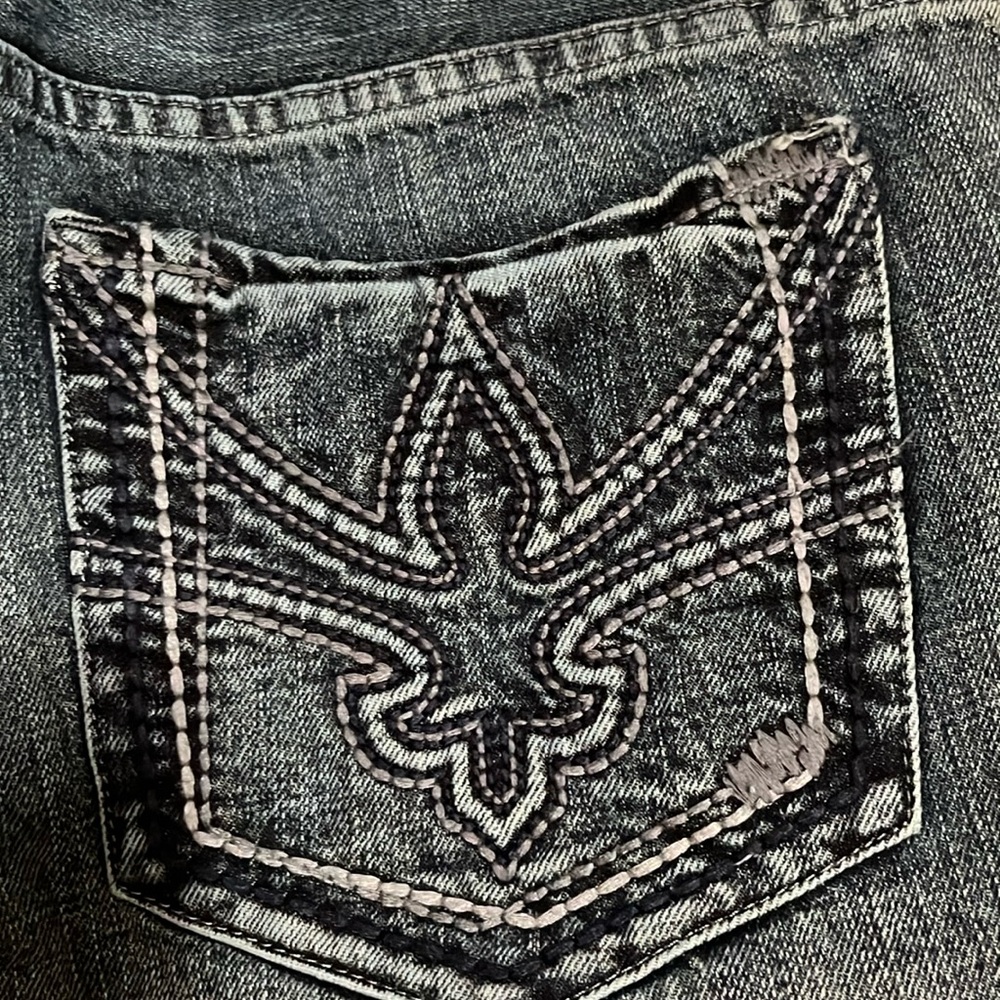 Helix men’s blue jeans size 34 x 32. Like new. Great condition. Smoke free home.